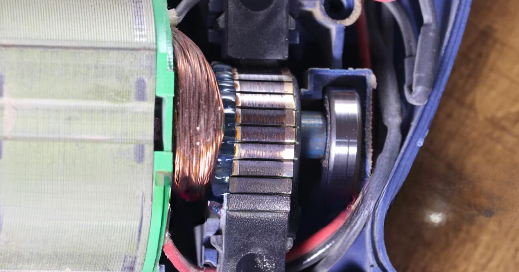 IDcon Carbon Brush Wear in DC Motors and Generators Caused by Silicone (1)